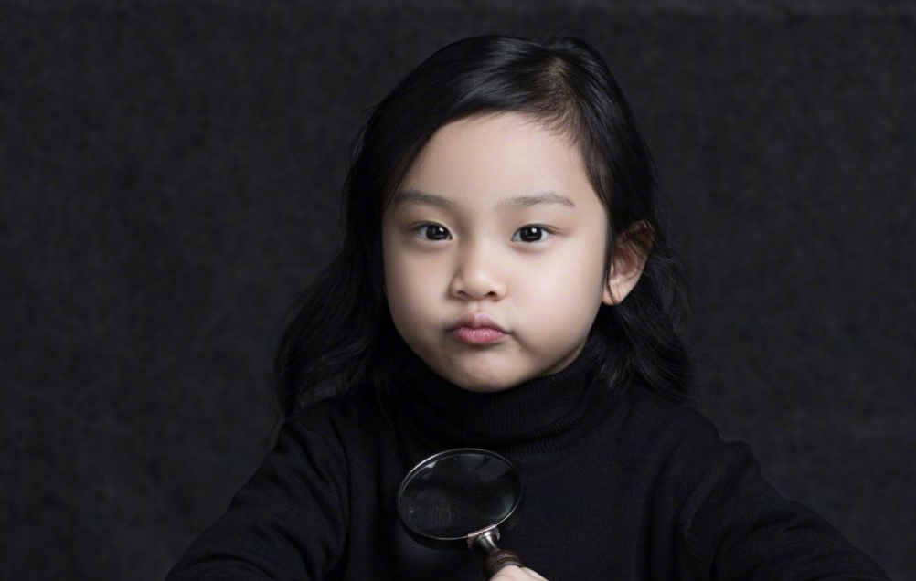 奥莉长大后令人眼前一亮,甜馨更是成小美女,父母的基因果然强大