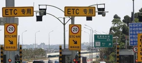 普通車輛誤入ETC車道，倒車回去算不算違章，老司機教你一招