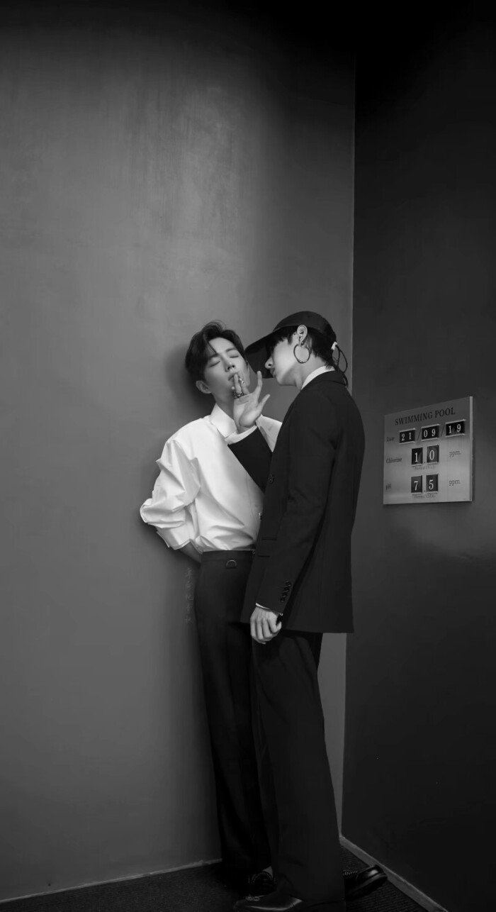 肖战cp粉最不舍删掉的相片,前四张还好最后一张截图当壁纸|王一博