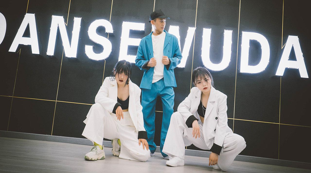 流行舞《theres nothing holdin me back》,西装控看过来