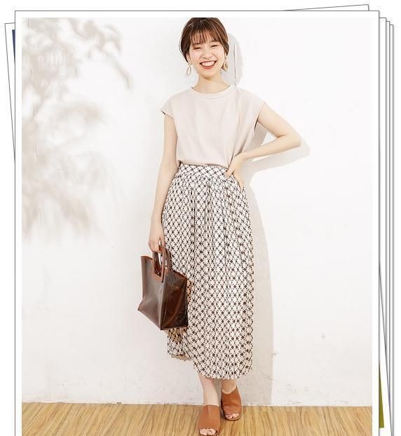 t恤 半身裙怎么搭?30个日系穿搭,学习如何达到完美的平衡