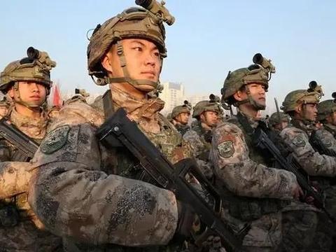 中国“解放军”最新装备,正式率先亮相海外基地,网友:祖国伟大|吉布提|解放军|迷彩服|基地|官兵_新浪新闻