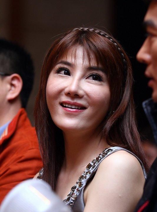 她是港片里最美打女,被周比利一脚踢出娱乐圈|杨丽菁|周比利|杨紫琼