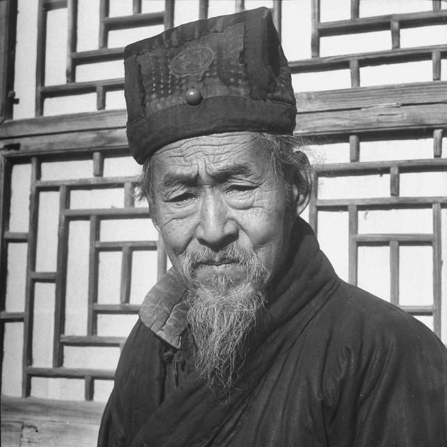 80年前的道士:与和尚截然不同,个个仙风道骨,图8才是华山论剑