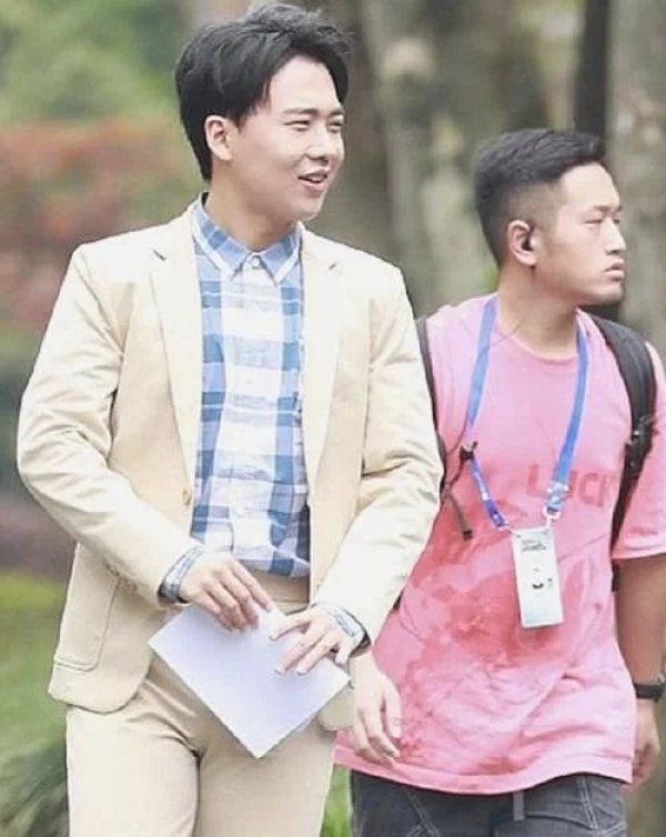 《奔跑吧》阚清子路透,没有美颜和滤镜,都和郭麒麟一样宽了