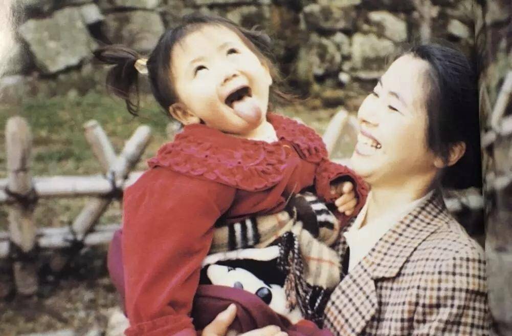 福原爱晒24年前后对比照,妈妈气质依旧,"爱酱"的笑容一如既往