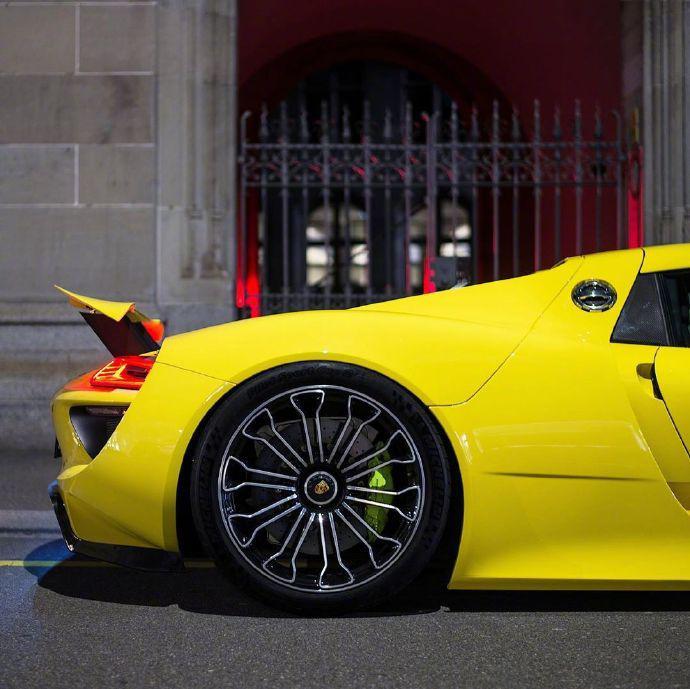 超级小黄车918 Spyder 经典黄色厉害了！