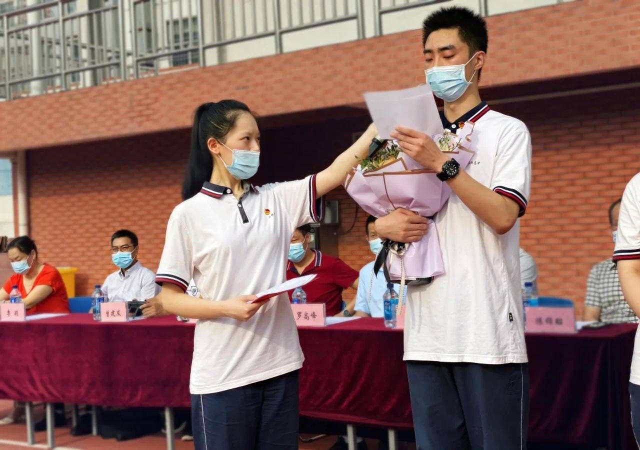 乘风破浪,逐梦七月,武汉汉铁高级中学举行高三毕业典