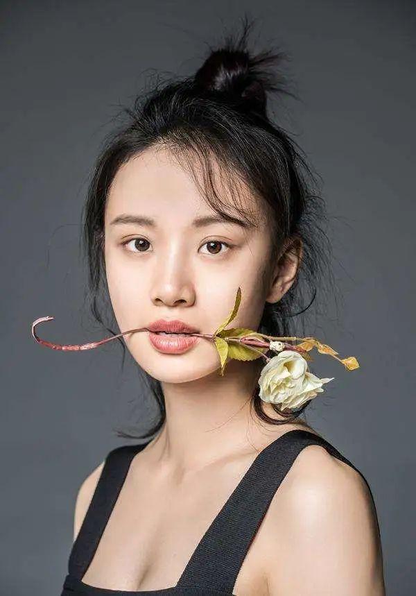 《隐秘的角落》"被王瑶气死":28岁高颜值的李梦,终于要火了