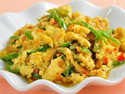 杭椒炒鸡蛋,先炒鸡蛋还是先炒杭椒?大厨:都不对,难怪不入味