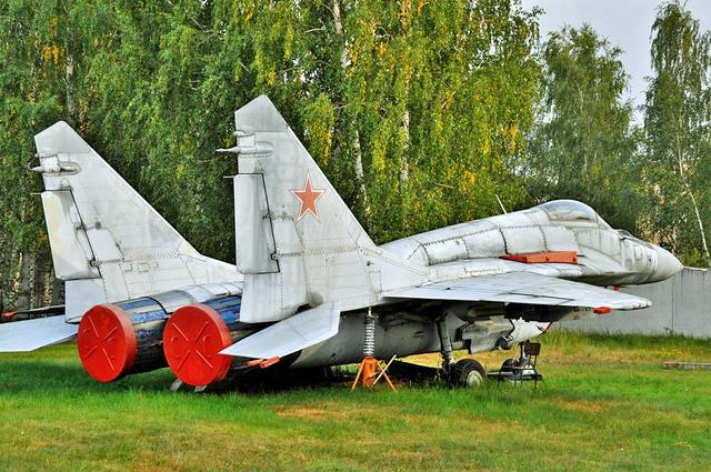 3亿美元,其中21架二手米格-29战机价格为10亿美元,12架苏-30mki战机为