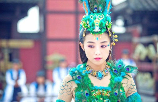 《兰陵王妃》中张含韵扮演"元清锁",虽然大多数时候的造型是甜美又