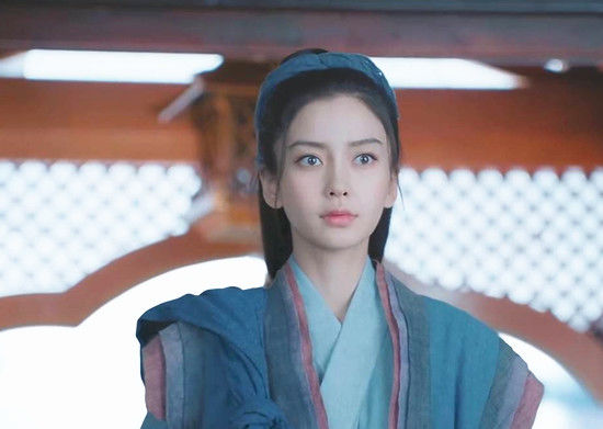 古装美人背包袱的造型赵丽颖心如死灰赵薇却把嘴巴嘟上天