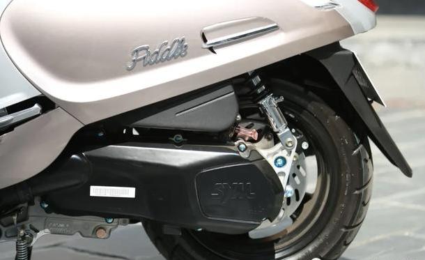 三阳最强125级别踏板,单缸水冷电喷8.4千瓦,前后碟刹配abs