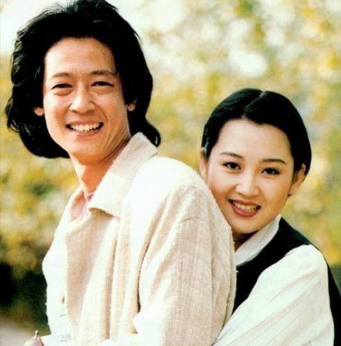 他相貌平平,前任却都是女神级别,妻子坐拥亿万身家还是美女模特