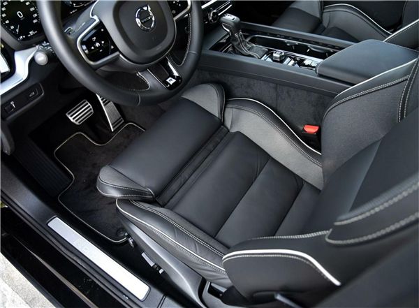 沃尔沃全新S60用极致的安全性能，为你保驾护航！