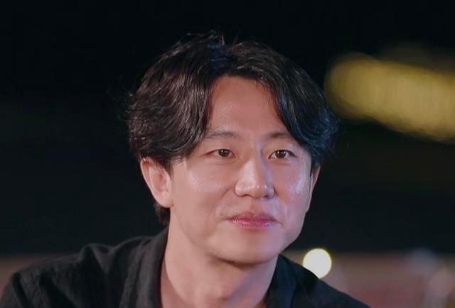 明星素颜出镜暴露真实颜值?乔欣被指撞脸倪萍,黄轩与精修差距大