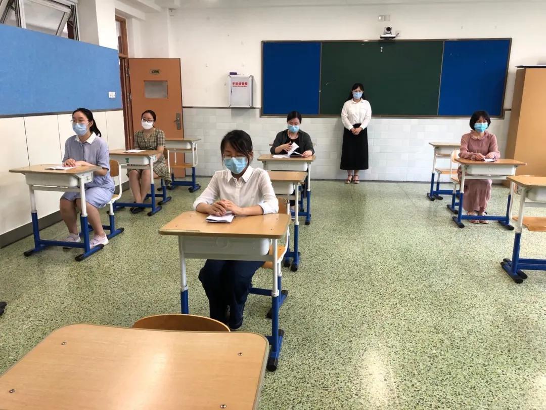 高考考场现场曝光,仅坐20人