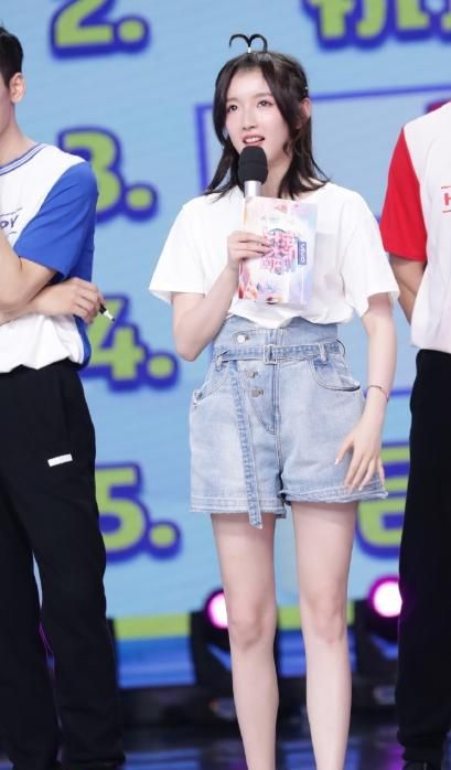 一米六八女孩要怎么穿?"古灵精怪"李浩菲,教你玩转夏季穿搭