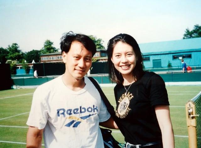 胡娜与朋友合照