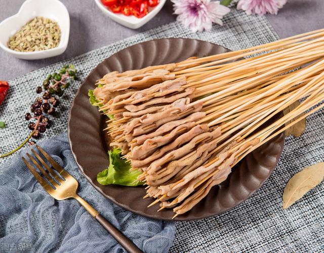 10元30串的鸭肠,为何这么便宜,老板不小心说漏嘴,你还敢吃吗?