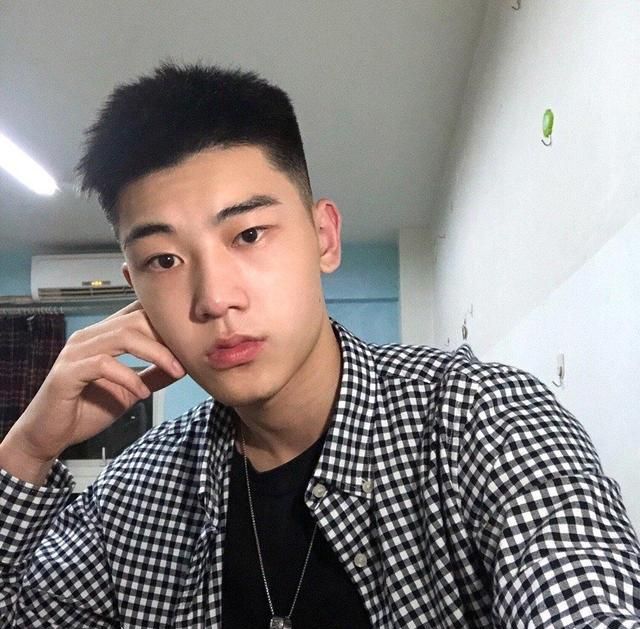 00后男生,如果没有事先告诉你的话,你能想象得到,在文质彬彬的外表下