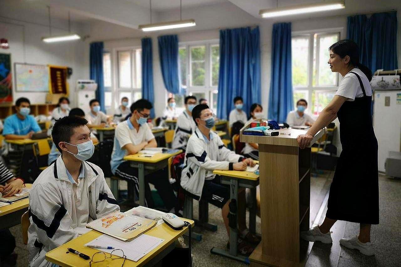 18年后再遇7月高考,武汉一中"十佳"班主任,她有话说