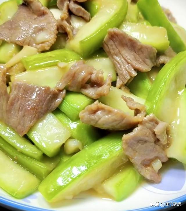 厨师长教你丝瓜炒肉片,这样做营养又美味,大人孩子都爱吃