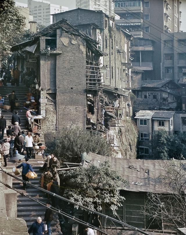 代表着老重庆,真山城,解放碑旁边的十八梯,如今变得怎么样了?