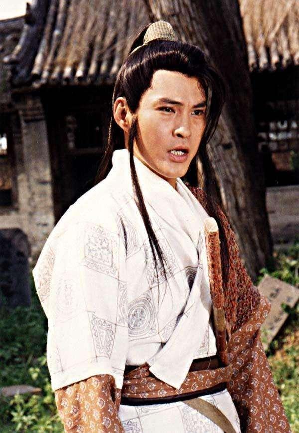 "香港电视剧皇帝"伍卫国,和刘晓庆相爱5年无果,68岁依然单身