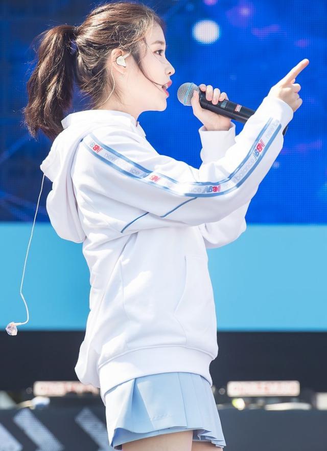 难怪iu不穿显腿胖的"白丝",当她首次尝试后,老天真是公平的