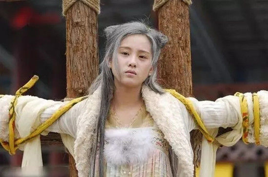 当古装美人被绑柱子上刘诗诗杨幂刘亦菲你更想救谁