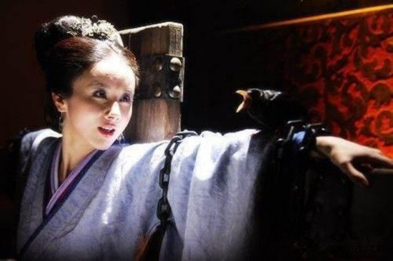 被锁链绑住双手的女星,关晓彤,鞠婧祎没有最敷衍只有更敷衍!