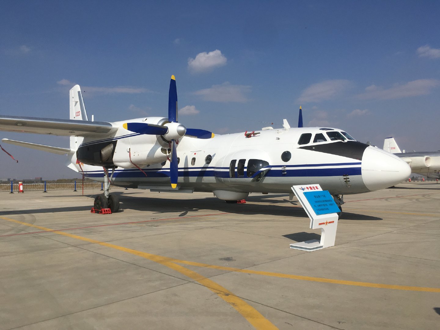 飞翔的运7—从此打破外国飞机垄断中国民航市场的局面