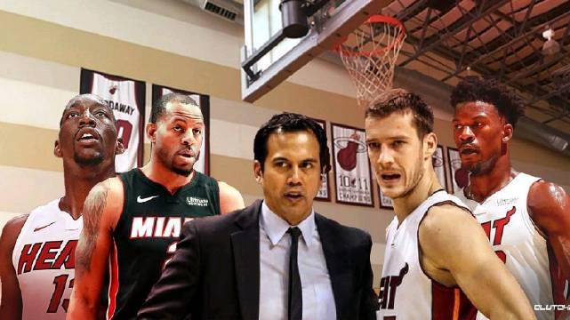 快船介绍伦纳德和乔治的发布会上