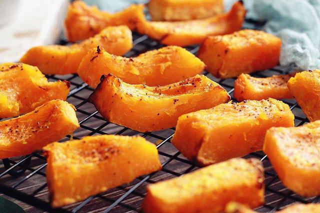 学会这样做烤南瓜,家常美味又营养好吃,刚上桌就被抢光光