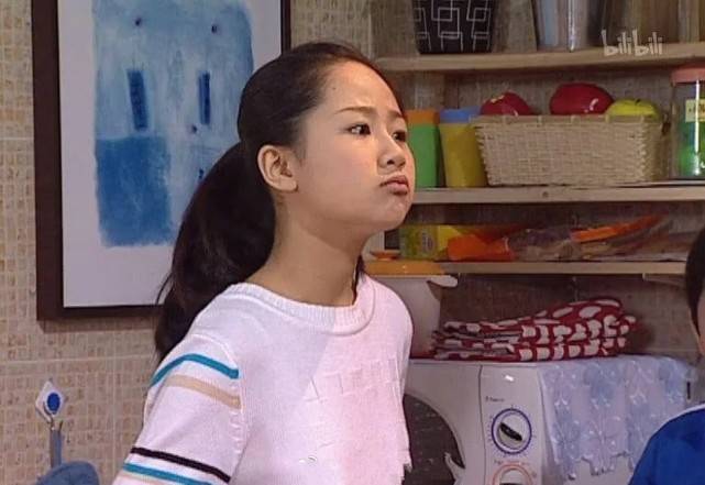 因饰演《家有儿女》小雪走红,带资进组被误传,被黑很多年