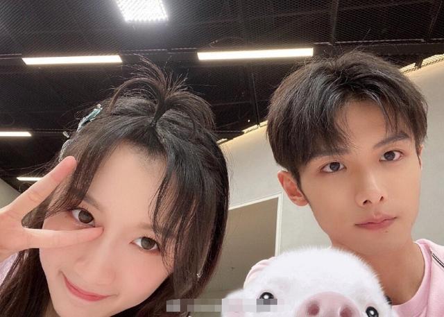 于正曝赵弈钦恋情小心机3目的意外曝中餐厅赵丽颖不容易