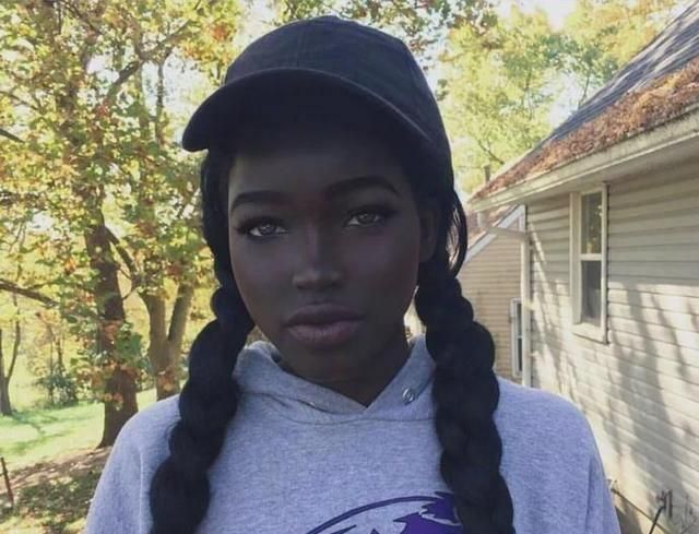 14岁黑人女孩走红颜值惊人网友:我不丑是因为我皮肤黑