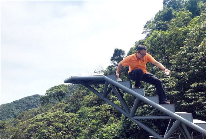 跟着短视频去旅游成时尚,清远古龙峡一只手掌每天引来万人打卡