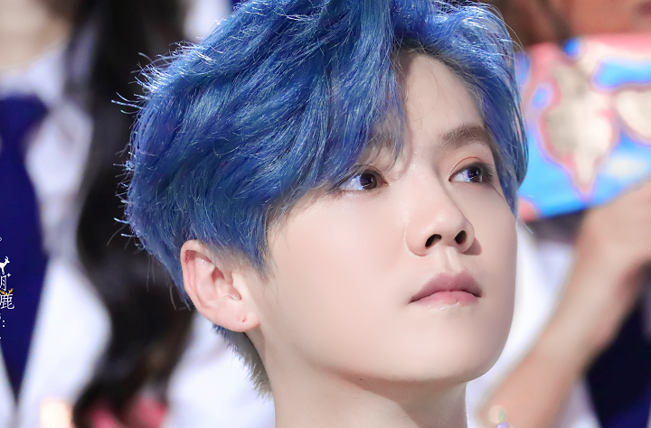 鹿晗出席创造营总决赛,下班后立刻观看曼联5-2伯恩茅斯