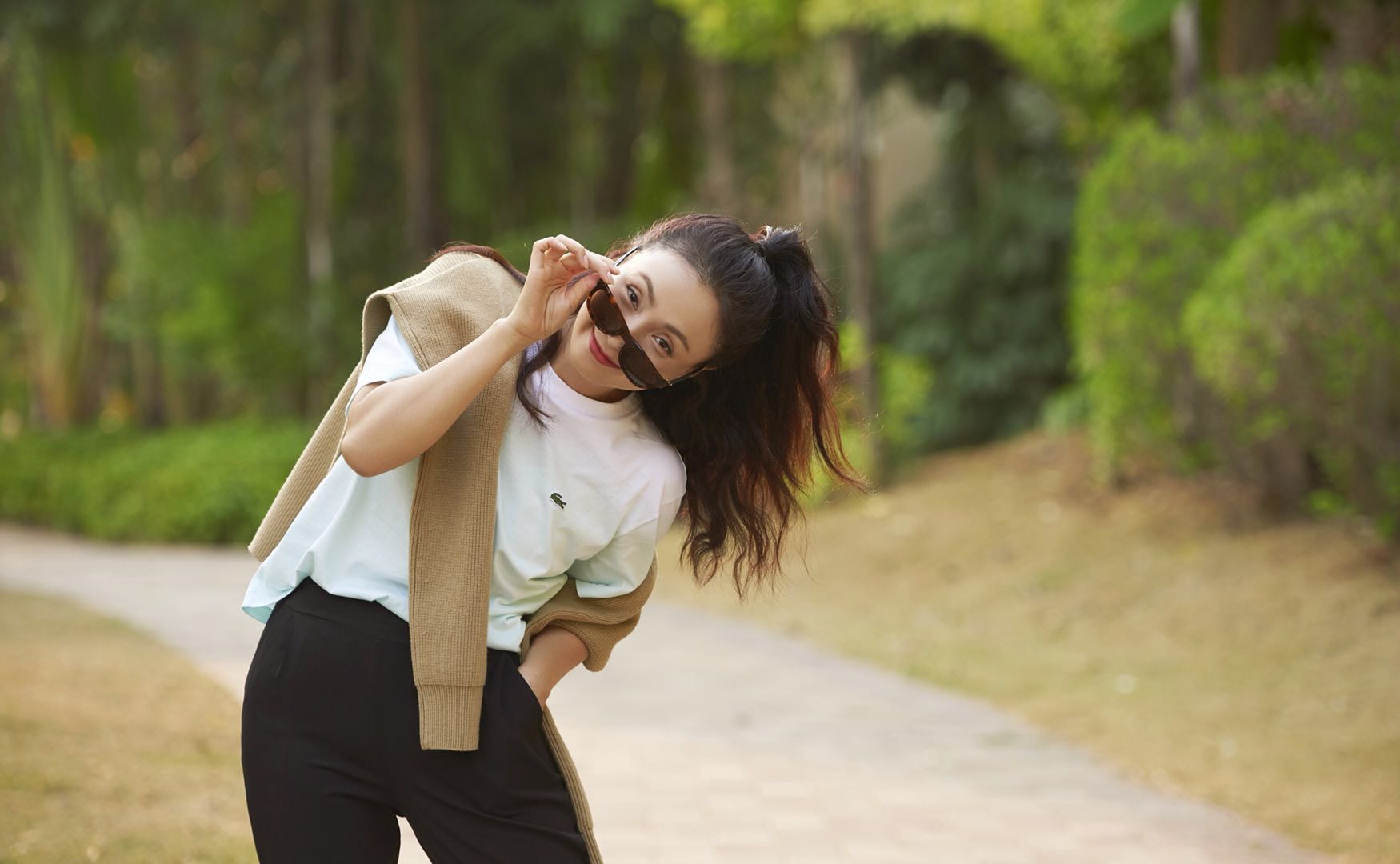 从《向往的生活》当中,看陶虹,其魅力依旧,身材不减当年