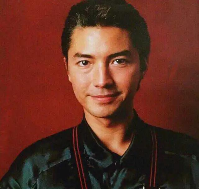 他曾被誉为"中国第一美男",王祖贤痴迷于他,如今却终身不娶!