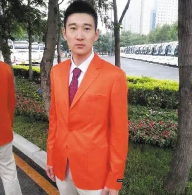 其实丁霞之前有过一个绯闻男友,他就是辽宁男排曾经的主力二传于世波