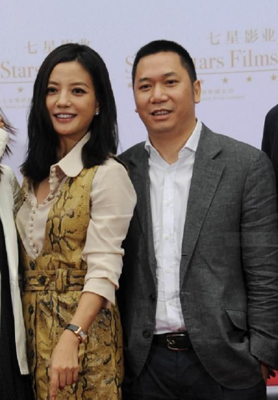 赵薇举动引猜测,工作室辟谣:捕风捉影累得慌