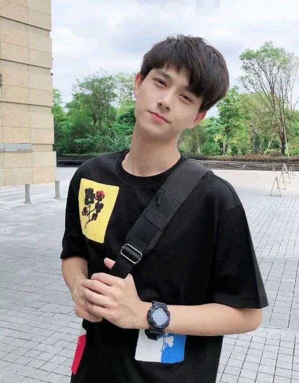 组图95后帅气的高中生班主任有这样的老师你还能淡定学习吗