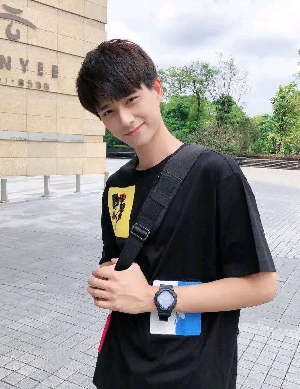 组图95后帅气的高中生班主任有这样的老师你还能淡定学习吗