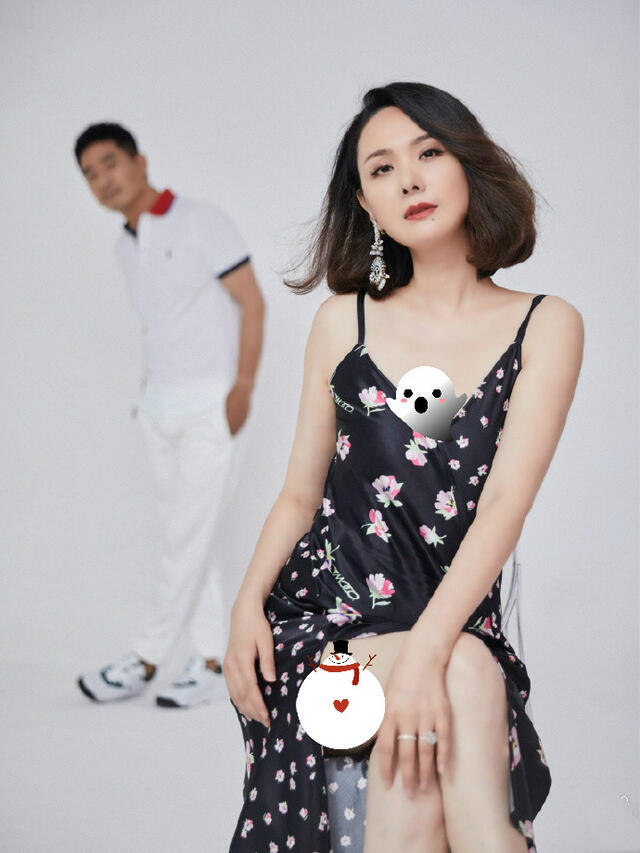 难怪郭晓冬不让程莉莎裙子短过膝看到她穿开叉裙这腿得买保险