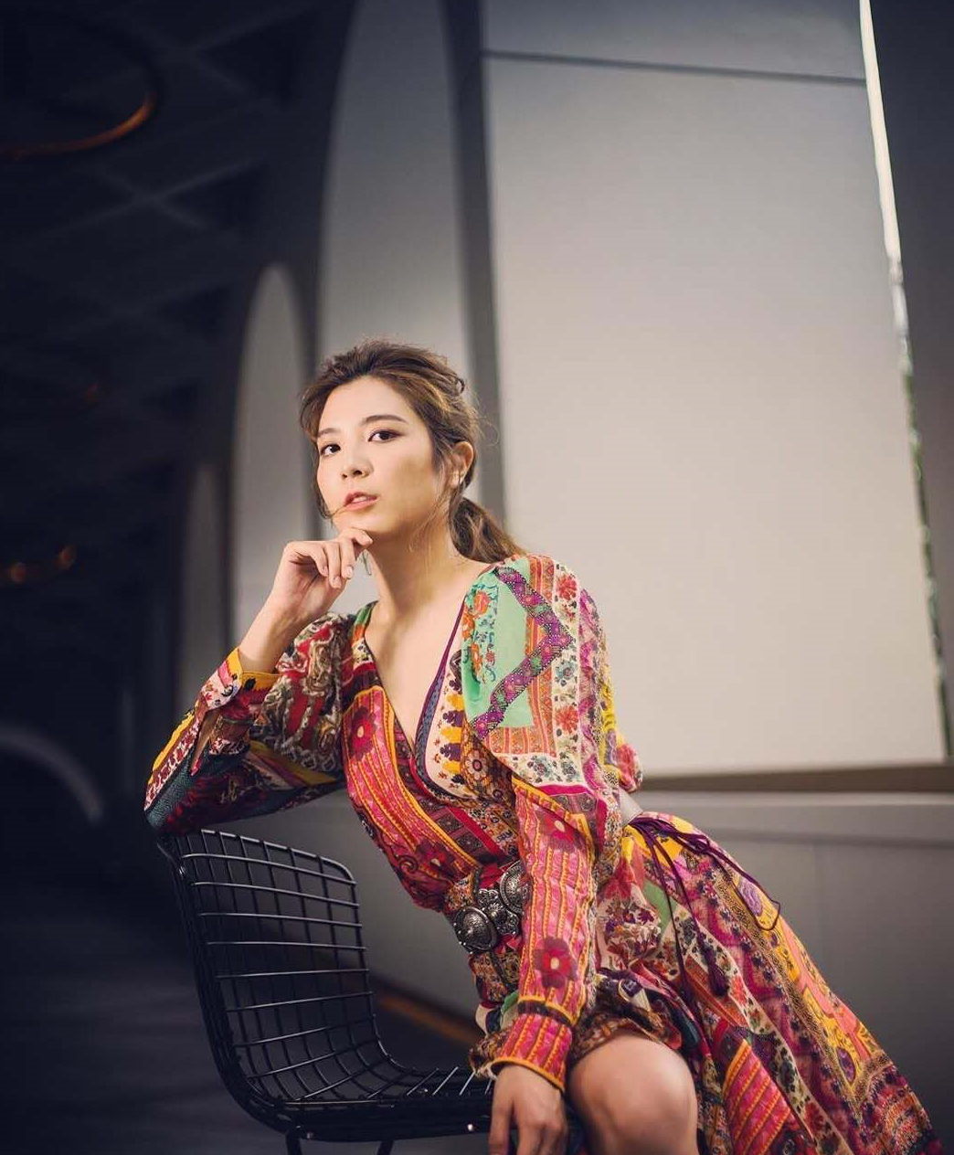 下午时段她再次更新的动态中,除了派对大合照外,亦有与单文柔的照片