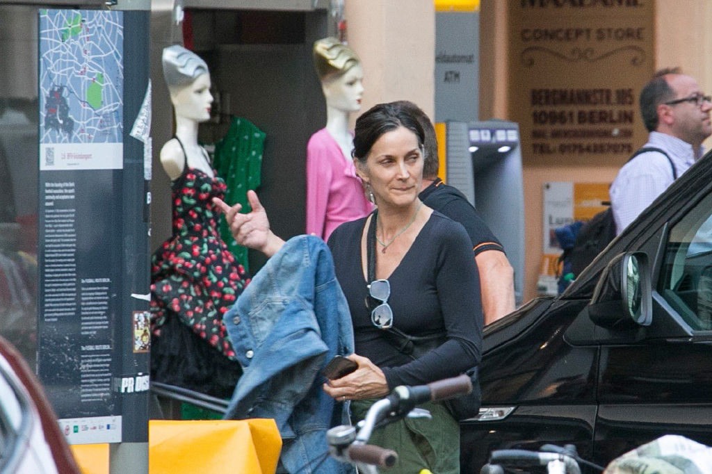 基努·里维斯46岁女友《黑客帝国4》探班!亲手烤饼干,暖心到哭